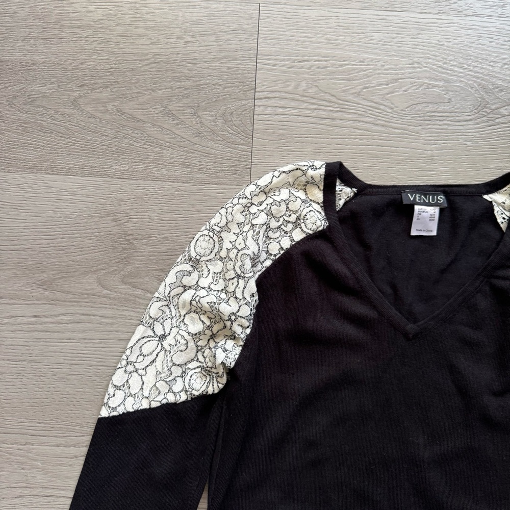 VENUS Floral Lace Shoulder V-Neck Sweater - Picture 4 of 6